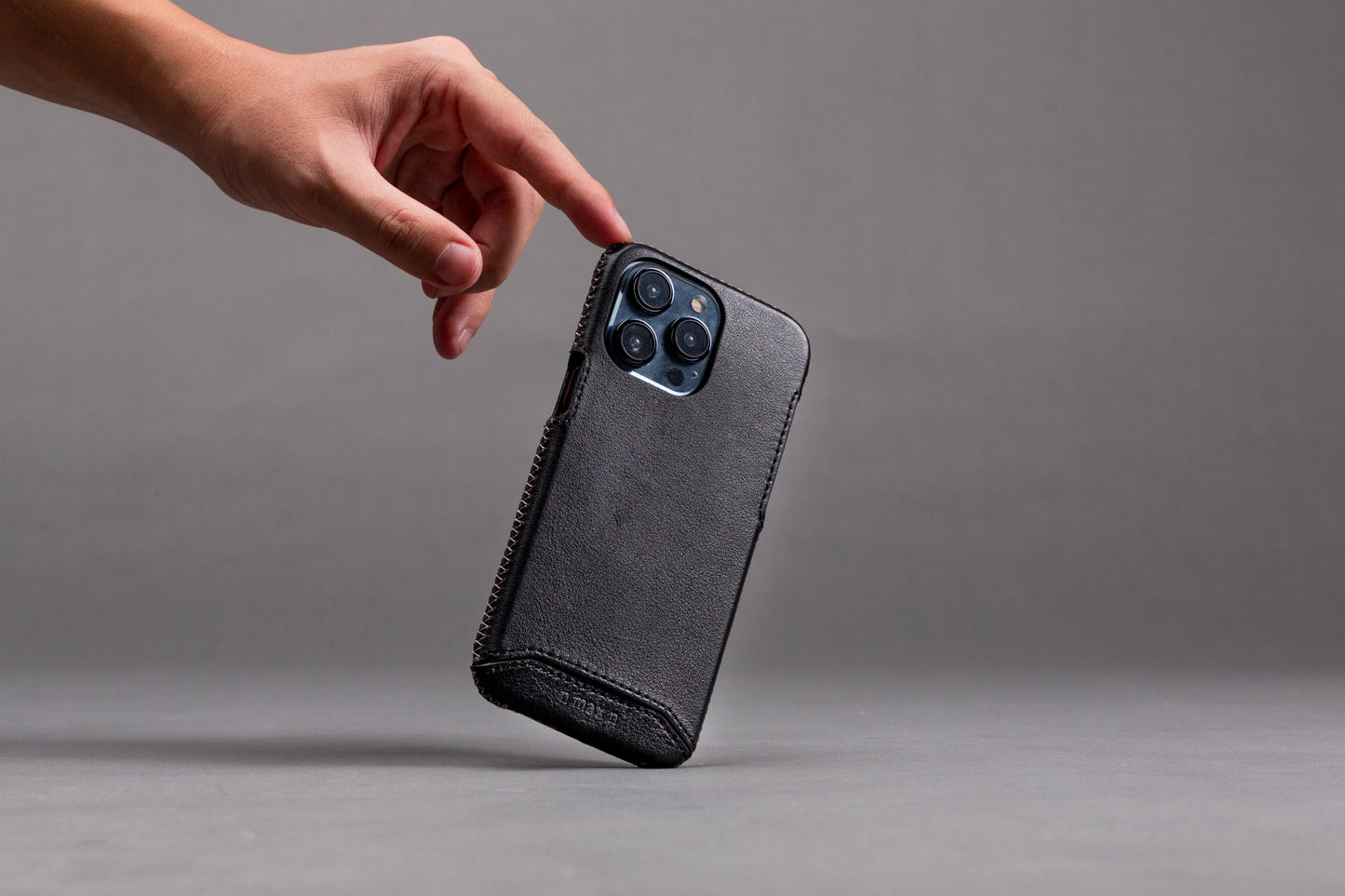 Genuine Leather Full Coverage Case for iPhone 15シリーズ