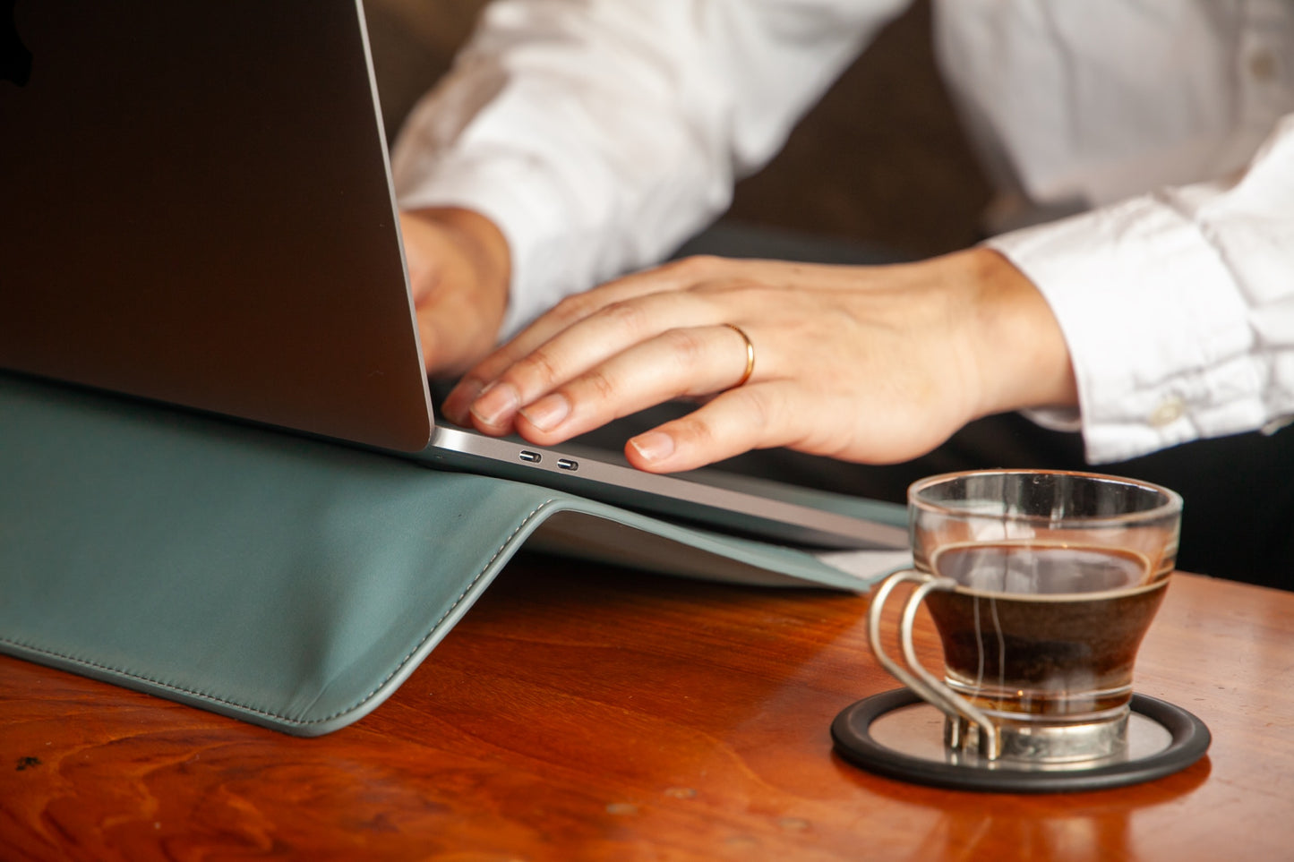 Vegan Leather Sleeve case “Fleeve” for laptop